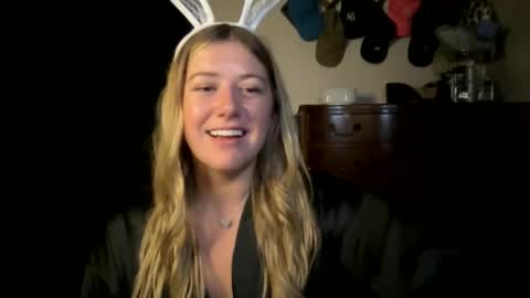 Snapshot of allyanalangel chatting on October 25, 2025, 3:03 am allyanalangel online show from October 25, 2025, 3:03 am