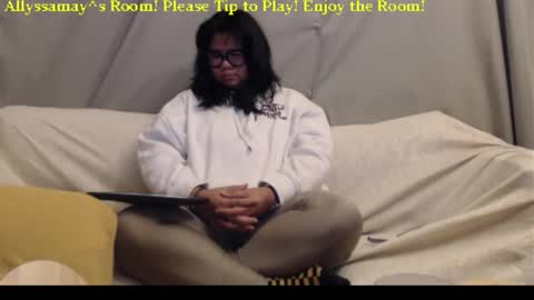 Allyssamay online show from November 26, 2025, 4:35 am