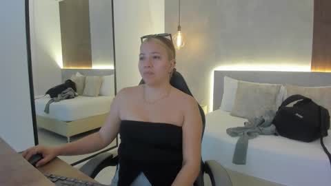 ALMA FENIX  online show from February 9, 2026, 12:31 pm