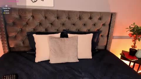 Mia online show from March 19, 2026, 2:21 pm