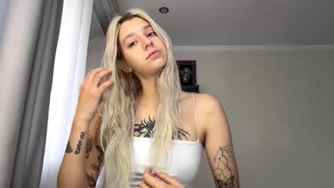 Snapshot of almetazorc chatting on October 1, 2025, 10:32 am Arina online show from October 1, 2025, 10:32 am