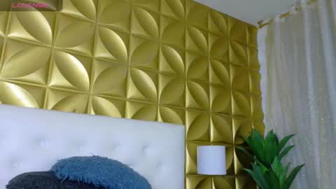 Hazel Bowie online show from April 13, 2026, 4:07 am