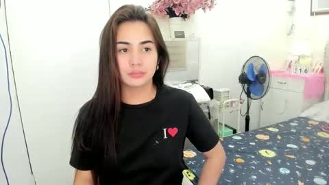 alovelydollnica online show from February 16, 2026, 11:50 am