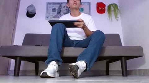 Snapshot of alpha_alejo chatting on April 3, 2026, 7:45 pm alejo online show from April 3, 2026, 7:45 pm