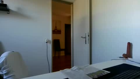 alphah_hunk online show from April 25, 2026, 2:25 pm