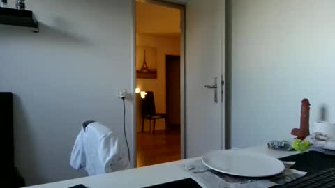 alphah_hunk online show from April 30, 2026, 5:41 pm