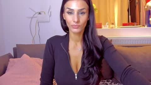 Michelle online show from November 16, 2025, 10:10 am