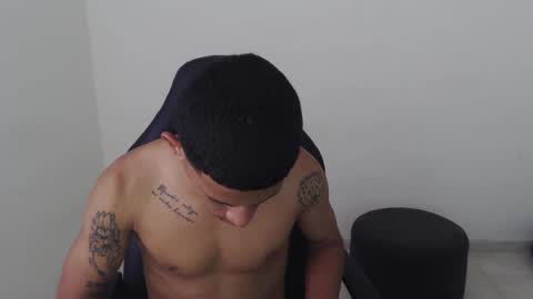 alphas_latins online show from April 13, 2026, 7:41 pm