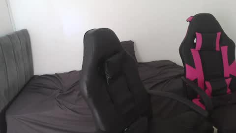 alphas_latins online show from May 13, 2026, 8:38 pm
