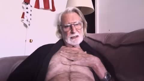 AlphaUniform online show from November 4, 2025, 5:23 pm