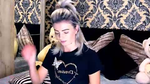 Snapshot of alyblonde chatting on December 20, 2024, 10:05 am aly online show from December 20, 2024, 10:05 am