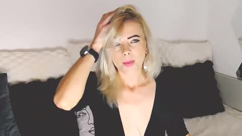 Snapshot of alyblonde chatting on November 10, 2025, 11:53 am aly online show from November 10, 2025, 11:53 am