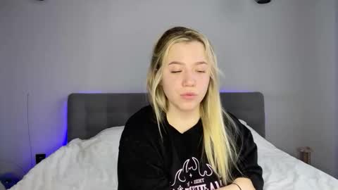 Snapshot of alyrasun chatting on March 1, 2026, 5:53 am Al online show from March 1, 2026, 5:53 am