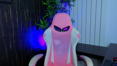 Alyse online show from October 6, 2025, 7:00 pm