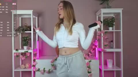 Vanessa online show from September 19, 2025, 4:18 pm