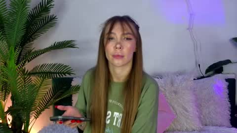 Snapshot of alyson_huxley chatting on June 29, 2026, 5:46 pm Alyson online show from June 29, 2026, 5:46 pm