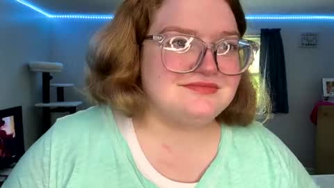 Snapshot of alyssa6960545 chatting on September 22, 2025, 2:52 pm Lily online show from September 22, 2025, 2:52 pm