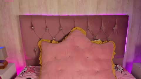 Alyy online show from April 22, 2026, 8:32 pm