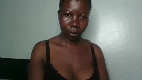 Snapshot of am_creme_delight chatting on April 18, 2026, 3:10 am am_creme_delight online show from April 18, 2026, 3:10 am