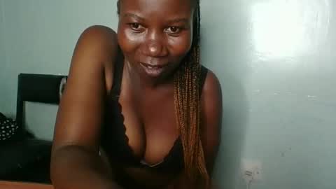 Snapshot of am_creme_delight chatting on April 18, 2026, 8:42 pm am_creme_delight online show from April 18, 2026, 8:42 pm