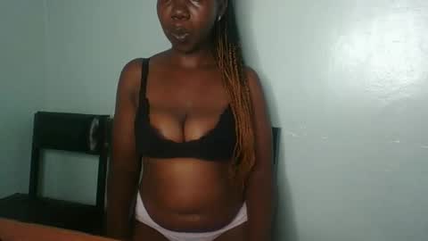 Snapshot of am_creme_delight chatting on April 21, 2026, 1:29 am am_creme_delight online show from April 21, 2026, 1:29 am