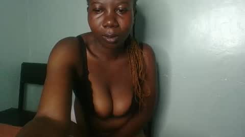 Snapshot of am_creme_delight chatting on April 21, 2026, 1:42 am am_creme_delight online show from April 21, 2026, 1:42 am