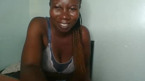 Snapshot of am_creme_delight chatting on April 21, 2026, 2:56 pm am_creme_delight online show from April 21, 2026, 2:56 pm