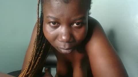 Snapshot of am_creme_delight chatting on April 22, 2026, 2:58 am am_creme_delight online show from April 22, 2026, 2:58 am