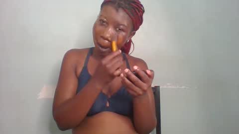Snapshot of am_creme_delight chatting on May 25, 2026, 12:22 pm am_creme_delight online show from May 25, 2026, 12:22 pm