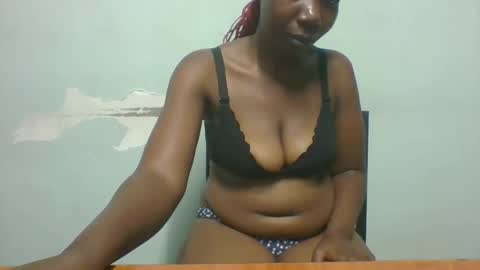 Snapshot of am_creme_delight chatting on May 30, 2026, 2:47 pm am_creme_delight online show from May 30, 2026, 2:47 pm