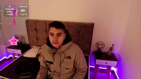 Snapshot of amadeo_wild chatting on December 2, 2024, 1:57 pm Amadeo Wild online show from December 2, 2024, 1:57 pm