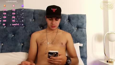 Snapshot of amadeo_wild chatting on December 6, 2024, 5:20 am Amadeo Wild online show from December 6, 2024, 5:20 am