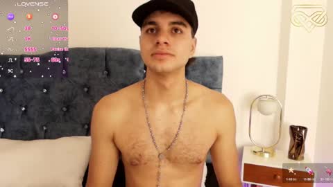 Snapshot of amadeo_wild chatting on December 8, 2024, 5:11 pm Amadeo Wild online show from December 8, 2024, 5:11 pm