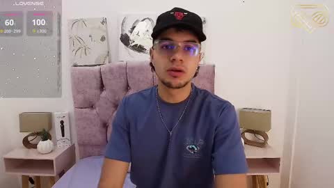 Snapshot of amadeo_wild chatting on January 19, 2025, 12:39 pm Amadeo Wild online show from January 19, 2025, 12:39 pm