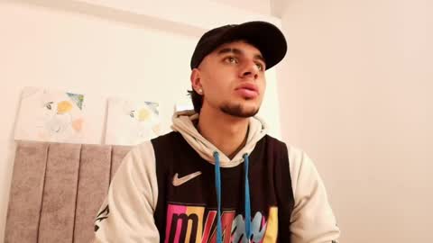 Snapshot of amadeo_wild chatting on January 30, 2025, 4:02 pm Amadeo Wild online show from January 30, 2025, 4:02 pm