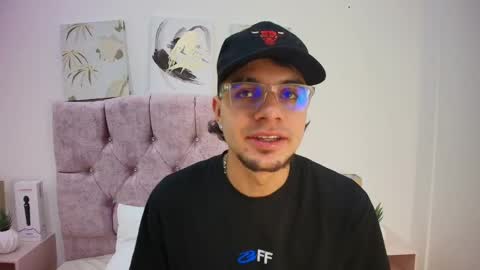 Snapshot of amadeo_wild chatting on February 6, 2025, 12:16 pm Amadeo Wild online show from February 6, 2025, 12:16 pm