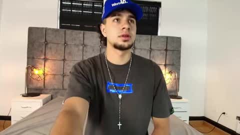 Snapshot of amadeo_wild chatting on March 7, 2025, 12:34 pm Amadeo Wild online show from March 7, 2025, 12:34 pm