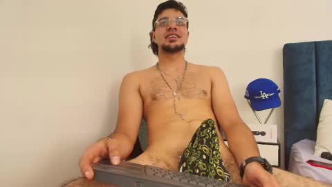 Snapshot of amadeo_wild chatting on March 9, 2025, 5:28 pm Amadeo Wild online show from March 9, 2025, 5:28 pm