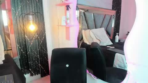 Snapshot of amaia_a chatting on May 16, 2026, 7:34 pm amaia_a online show from May 16, 2026, 7:34 pm