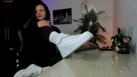 Snapshot of amaia_bushida chatting on February 4, 2026, 2:17 am anny online show from February 4, 2026, 2:17 am