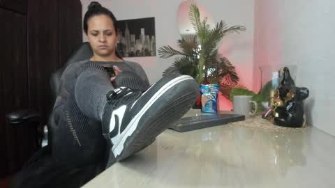 anny online show from April 9, 2026, 2:22 am