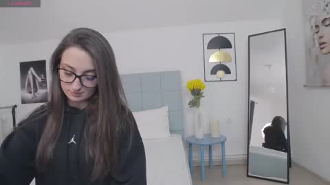 Amalia online show from February 16, 2026, 7:32 pm