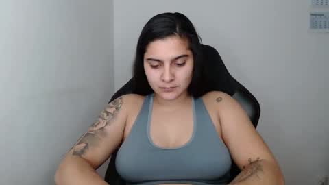 The queen of the biceps  online show from February 28, 2025, 7:46 pm