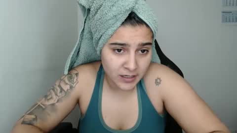 The queen of the biceps  online show from March 11, 2025, 6:08 pm