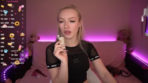 Snapshot of amandaafire chatting on January 16, 2025, 1:04 pm Amanda online show from January 16, 2025, 1:04 pm