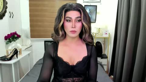 amandaleon online show from September 16, 2025, 1:56 pm