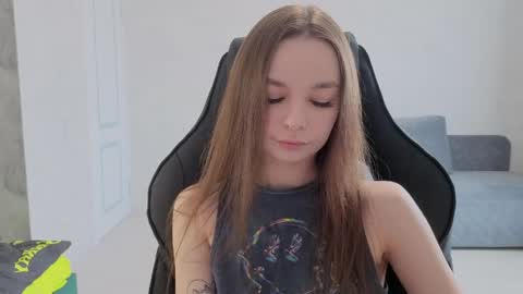 Mila online show from May 29, 2026, 11:41 am