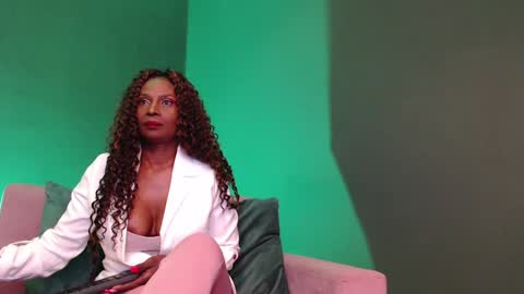 luna online show from January 16, 2025, 1:14 pm