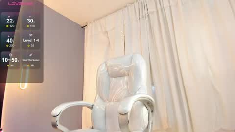 Snapshot of amara_lune chatting on May 9, 2026, 3:06 pm online show from May 9, 2026, 3:06 pm