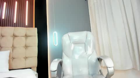 Snapshot of amara_lune chatting on May 22, 2026, 2:44 pm online show from May 22, 2026, 2:44 pm